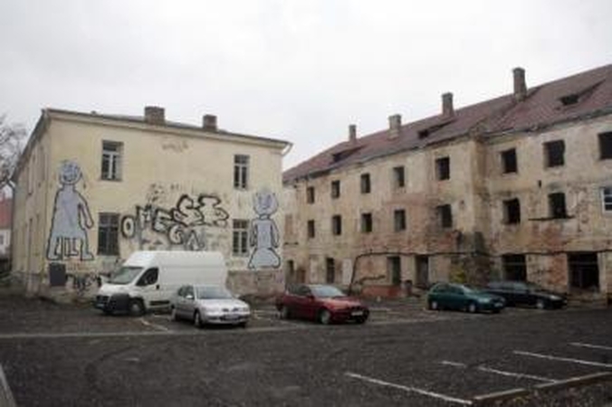 Viltis: nors Dominikonų gatvėje įrengtos aikštelės dabar apytuštės, jų šeimininkai ramiai laukia lapkričio, kai gretimose gatvėse stovėjimas pabrangs iki 6 litų.