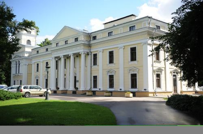 Grožėtis Verkių rūmais – tik iš išorės