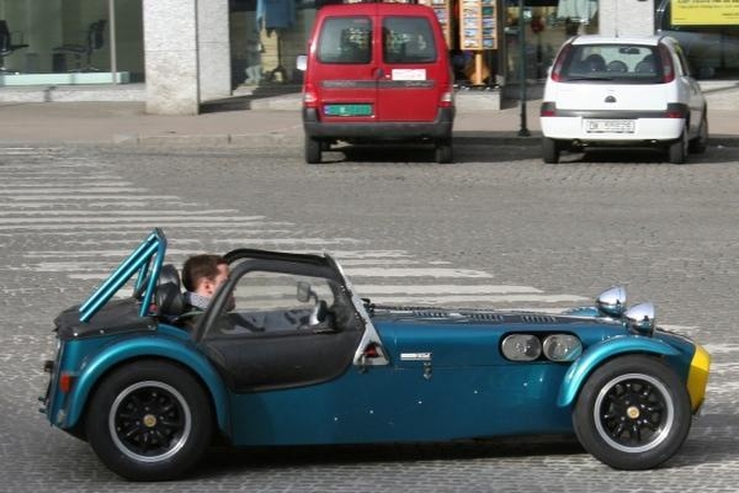 Senoviniai automobiliai rieda Oslo gatvėmis
