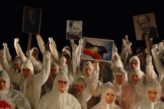 Personažas: pagrindinį vaidmenį klipe atlieka ne grupės nariai Rosita, Andrius ir Mintarė, o dvigubą gyvenimą gyvenantis klounas.