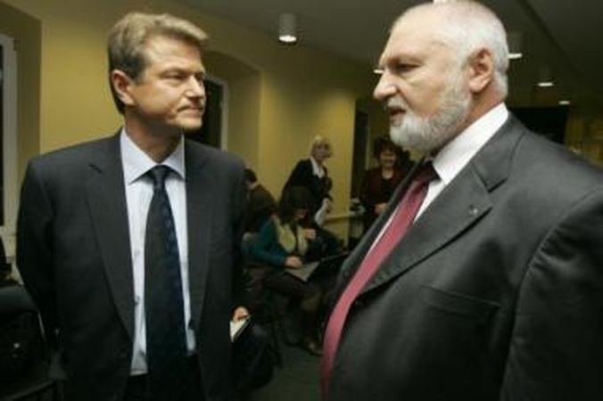 Nesusiderino: R.Paksas (kairėje) šlovina balsavimą internetu, o V.Mazuronis nemano, kad tai išgelbės Lietuvą.