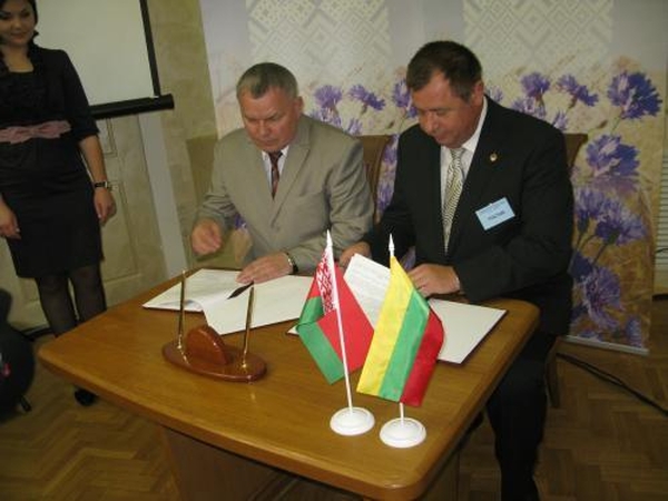 Pasiūlymą bendradarbiauti vertino atsargiai