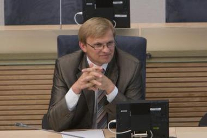 Kliūtys: politikai vėl siekia A.Valantiną išversti iš posto.