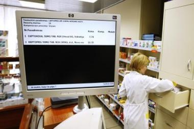Paklausa: M.Mažvydo alėjoje įsikūrusioje vaistinėje monitorius veikia, tačiau, pasak vaistininkių, pirkėjų jis nedomina.