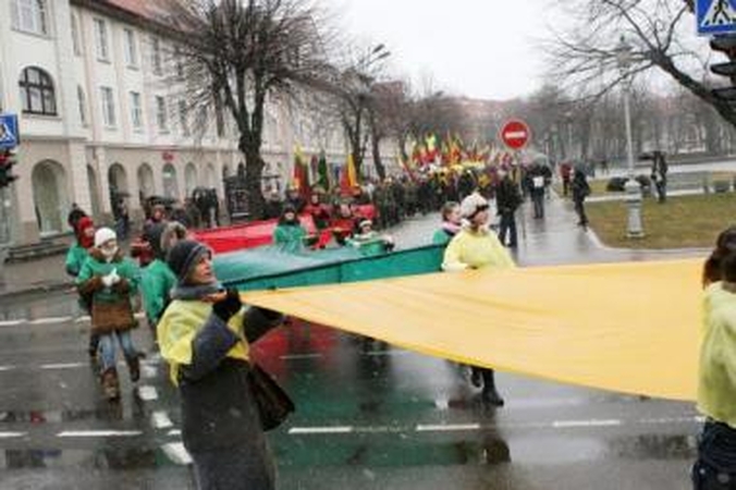 Nepriklausomybės šventę – trispalvių kalnas