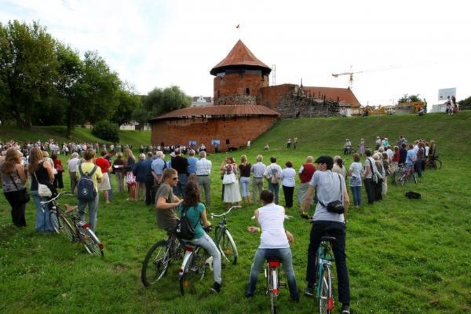 Gynyba: ginti Kauno pilies nuo architektų susirinko keli šimtai žmonių.