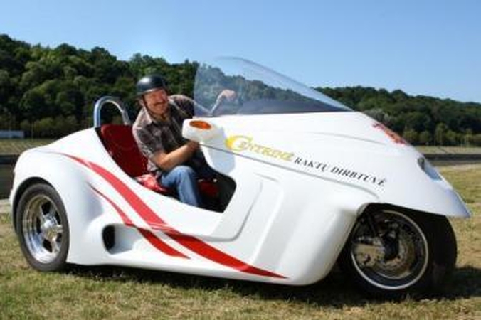 Pirkinys:  "Ar tai motociklas, ar automobilis?" – klausia draugai ir nepažįstamieji Vygando.