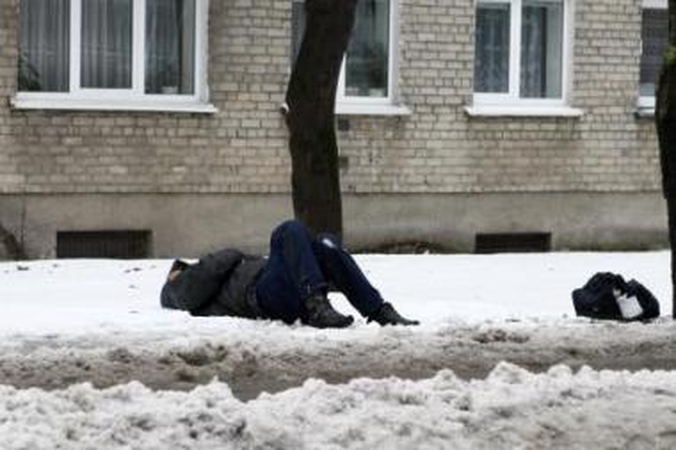 Kasdienybė: medikams tenka gatvėje surankioti prigulusius pailsėti sušalusius bei neblaivius gyventojus.