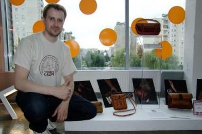 Įtaka: šiuo metu Kaune vekiančioje parodoje – A.Bartninko dukters Minijos vardu pavadinta kolekcija.