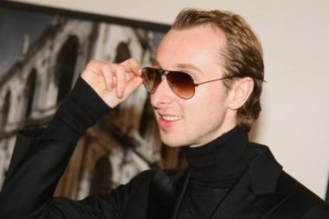 Šviesiau: su akinamu tamsumu vis labiau konkuruoja pereinamos spalvos lęšiai.