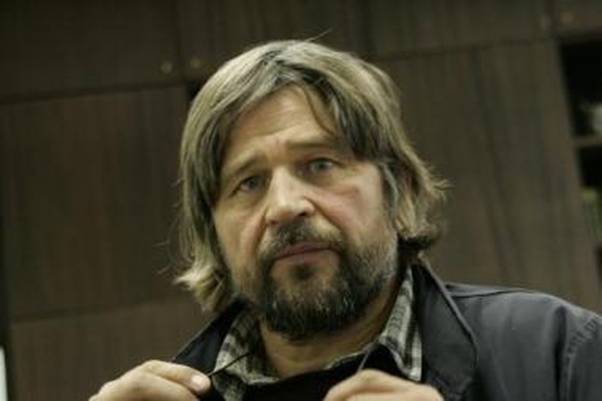 Svajonė: P.Normantas tikisi kada nors išbandyti skulptoriaus kaltą.