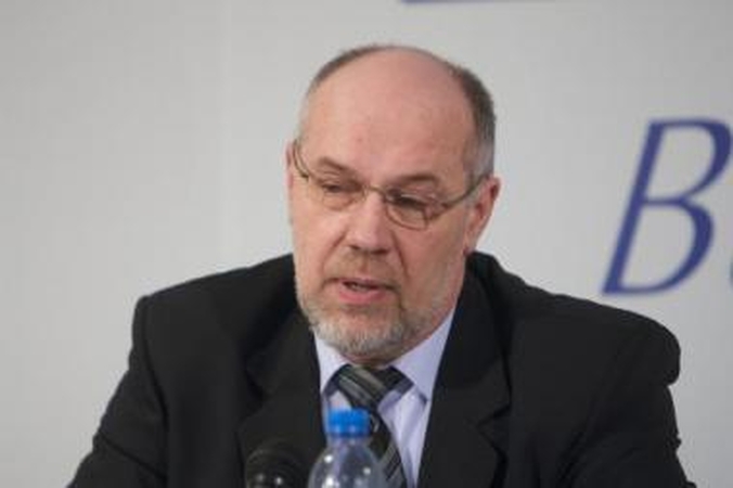 Minimaliai: už trečią–septintą ligos dienas "Sodros" mokama tik 40 proc. uždarbio kompensacija kai kuriuos gyventojus gali paskatinti eiti į darbą net sergančius.