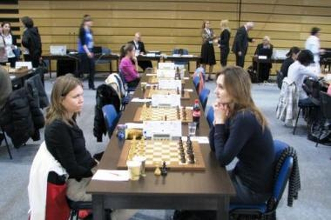 Oponentės: V.Čmilytė (dešinėje) ir P.Cramling prieš lemiamą dvikovą.