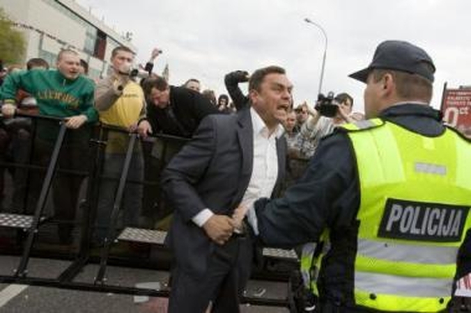 Gynyba: P.Gražulis pareigūnų veiksmus vadina absurdo teatru.