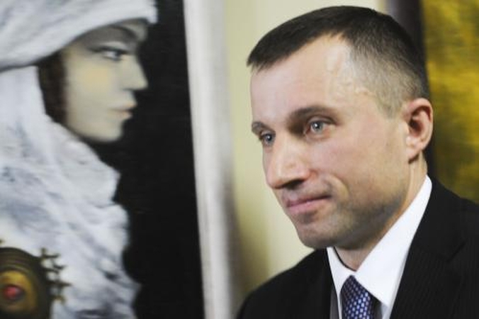 Pareikšti įtarimai švelnina toną