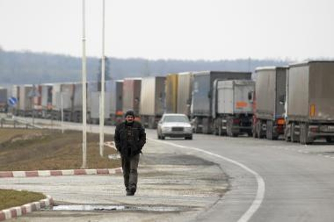 Prasti tėvai vaikščios pėsti