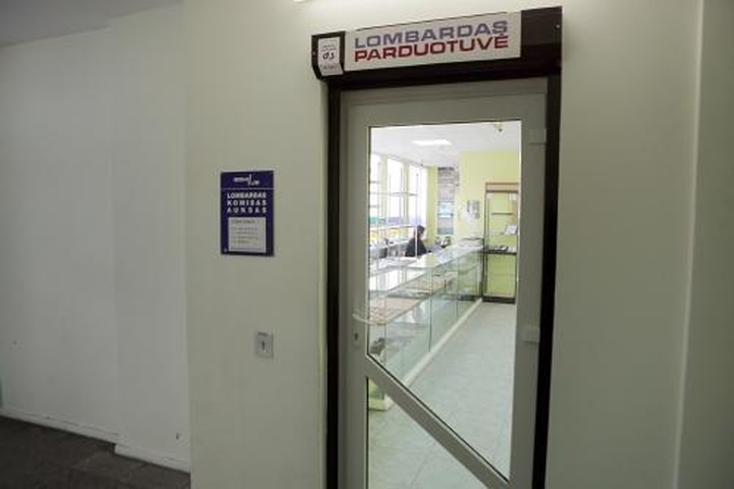 Kaukėti plėšikai apšvarino lombardą