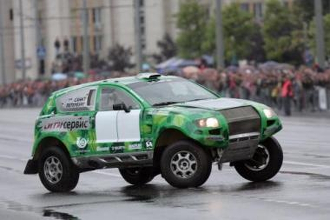 Sudomino: D.Coulthardo pasirodymą stebėjo minios žmonių.