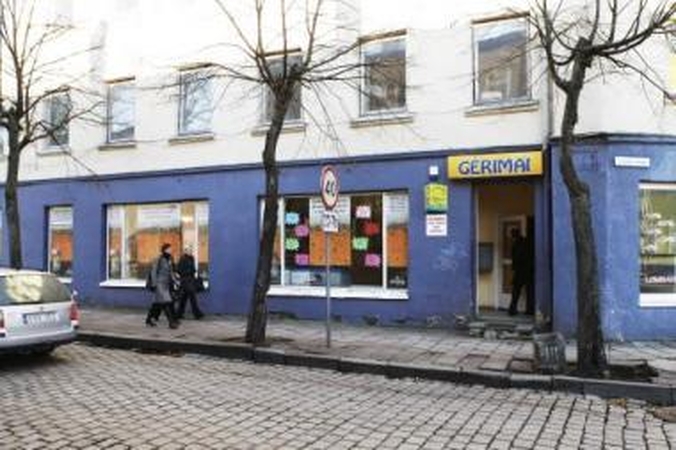 Gėrimus pardavinėjo girta pardavėja