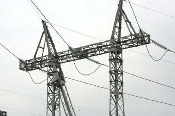 Nesutaria: nors lenkai tikina analizuojantys elektros tilto su Kaliningrado sritimi statybų galimybes, Lietuvos politikai tai neigia.