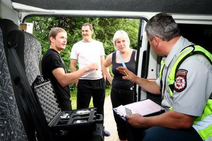 Vakaras su policija Vilkijoje
