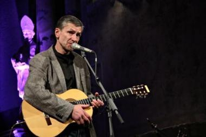 Muzika: labiausiai nusipelniusiu Lietuvos bardu pripažintas S.Bareikis savo dainas vadina muzikiniais monologais.