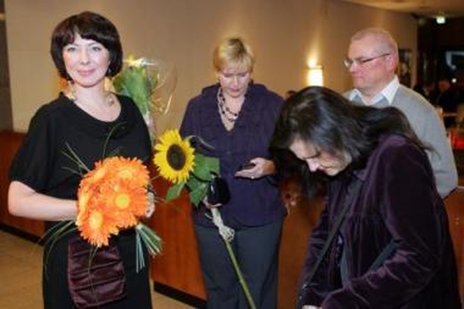 Nepamiršo: į gimtadienį atskubėjo Daiva Tamošiūnaitė-Budrė (kairėje).