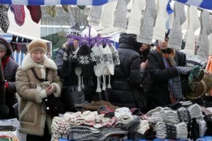 Įprasta: Kaziuko mugėje kiekvienais metais galima įsigyti šiltų kojinių ir pirštinių.