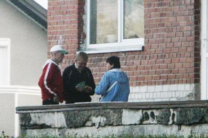 Sandėris: neįveikiama narkomanų ir alkoholikų „motinėlė“ vakar nesislėpdama prekiavo ant Sveikatos priežiūros centro laiptų. Aplinkinių gyventojų liudijimu, prekyba vyksta...