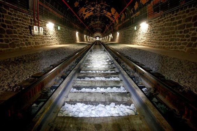 Atnaujintas: po remonto tunelis labiau primena ne atšiaurų drėgną rūsį, o meno galeriją.