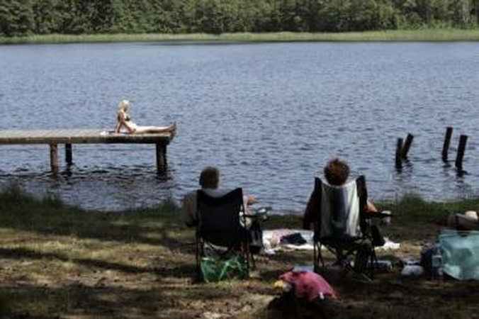 Apleista: prie vandens įrengta čiuožykla stovi nenaudojama.