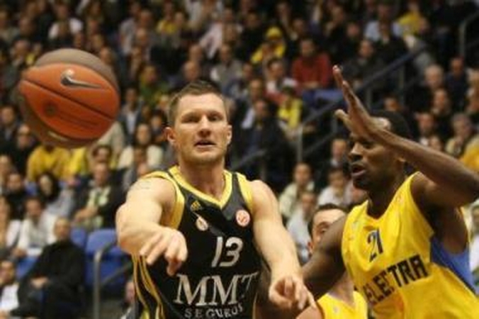 Sėkmė: R.Kaukėnas (kairėje) per rungtynes su "Maccabi" surinko 19 naudingumo balų – kol kas daugiausia šį Eurolygos sezoną.