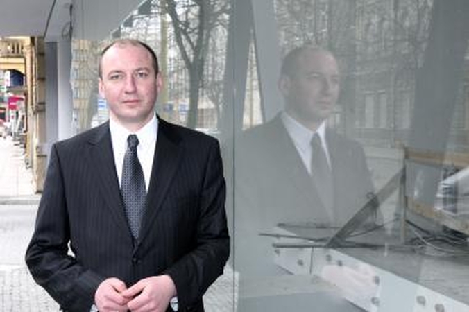 Namų žaizdoms gydyti – milijonai