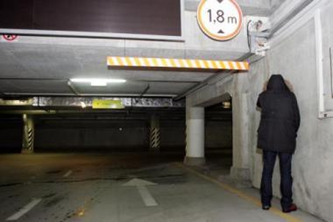Išvietė: viešojo tualeto neradę vilniečiai neretai reikalus atlieka požeminėse aikštelėse.