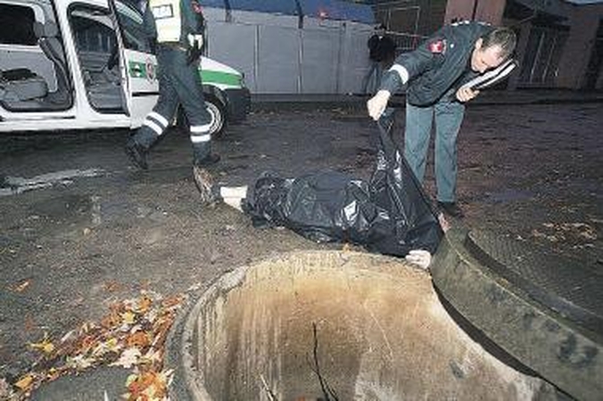 Mirtis tykojo šulinyje