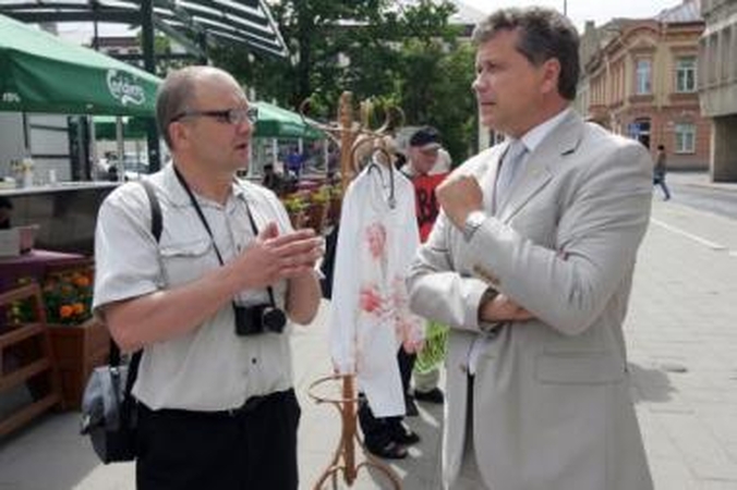 Siūlymas: ministro patarėjas R.Remeika (dešinėje) abortų priešininkams siūlo ne protestuoti, o šviesti visuomenę.