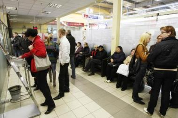 Karšta: paskutinėmis pajamų deklaracijų teikimo dienomis Klaipėdos mokesčių inspekcijoje tikras darbymetis –  kasdien čia eilėse lūkuriuoja šimtai klaipėdiečių.
