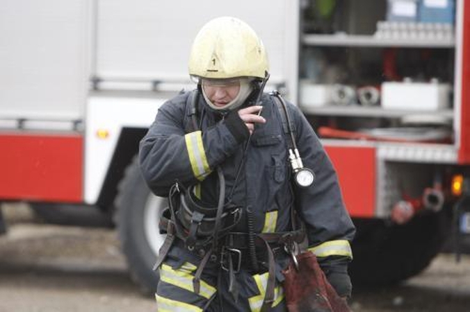 Ugnis paliko be pastogės