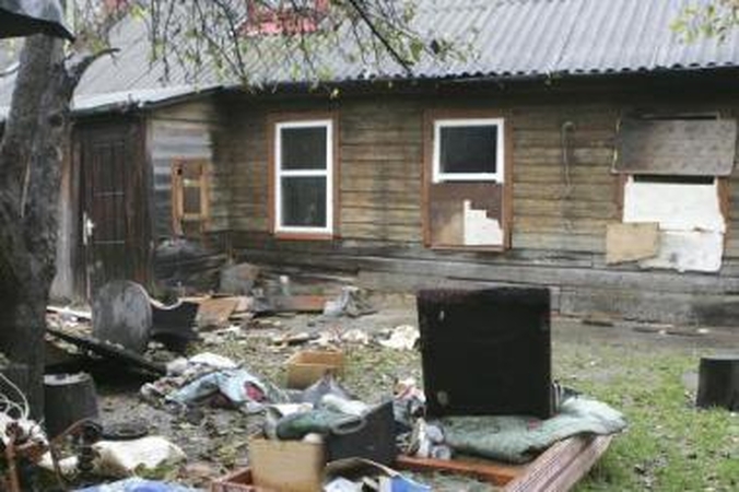 Nuostoliai: gaisras suniokojo bute buvusius daiktus.