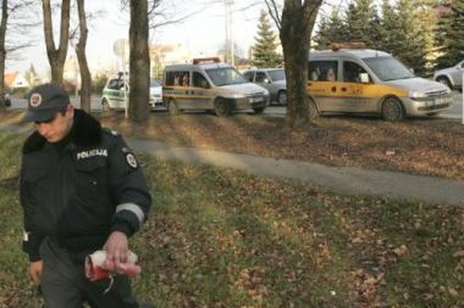 Žiauru: tai ne pirmas atvejis, kai netoli šios dykvietės randama šunų gaišenų nudirtais kailiais.