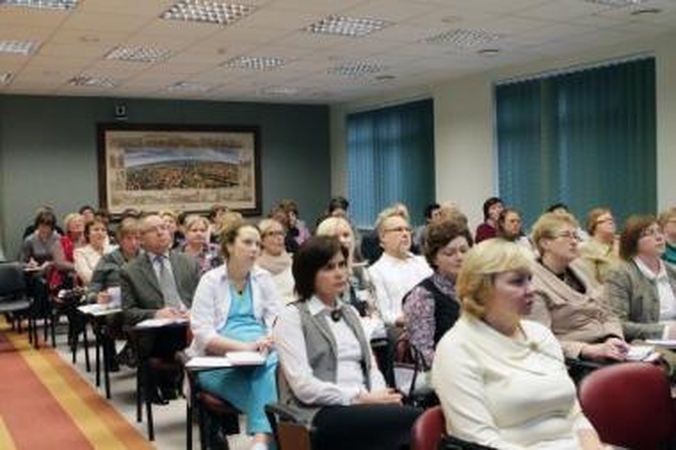 Švietimas: medikams taip pat akcentuojama nereikalinga antibiotikų žala.