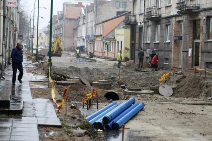 Lietus apsunkino kelininkų darbus