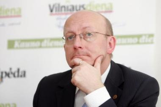 Vaistas: A.Valinskas ragina baigti kaltų paieškas ir visiems kartu ieškoti išeičių iš krizės.