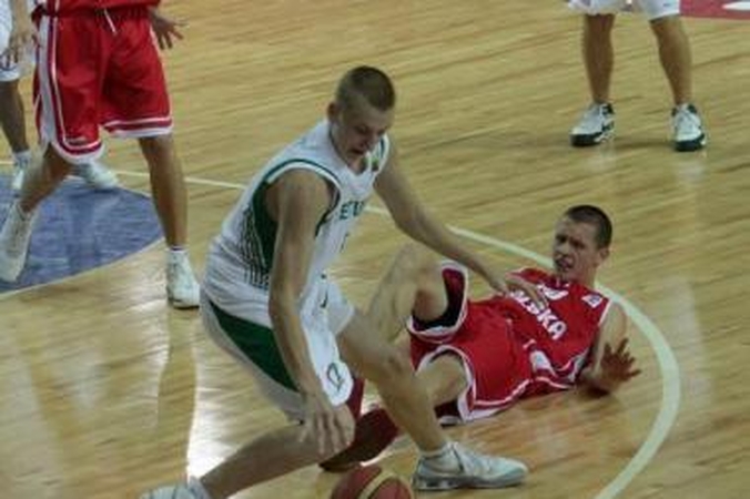 Barjeras: kelialapį į finalą lietuviai iškovojo atsirevanšavę Lenkijos krepšininkams.