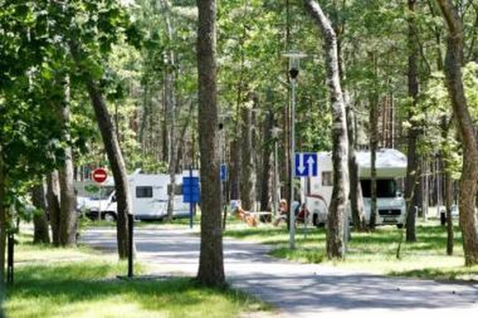 Įvairovė: „Pajūrio kempinge“ Giruliuose poilsiautojai mielai apsistoja ir palapinėse ir nameliuose ant ratų.