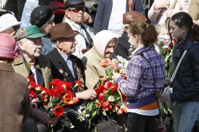Gegužės 9-ąją – gėlės žuvusiems ir gyviesiems