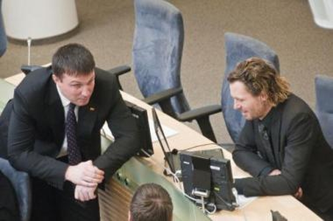 Paguoda: A.Sacharuko (kairėje) ir L.Karaliaus nusižengimai ne visiems teisėjams pasirodė šiurkštūs.