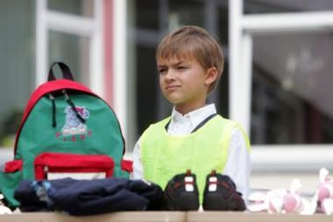 Detalės: saugaus eismo specialistai pataria pirmenybę skirti vaikiškoms kuprinėms, striukėms ar batukams, kuriuose būtų šviesą atspindinčių detalių.