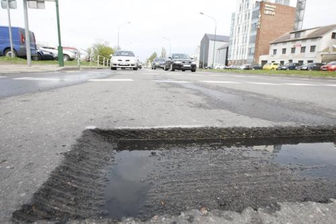 Gatvės virto kliūčių ruožu