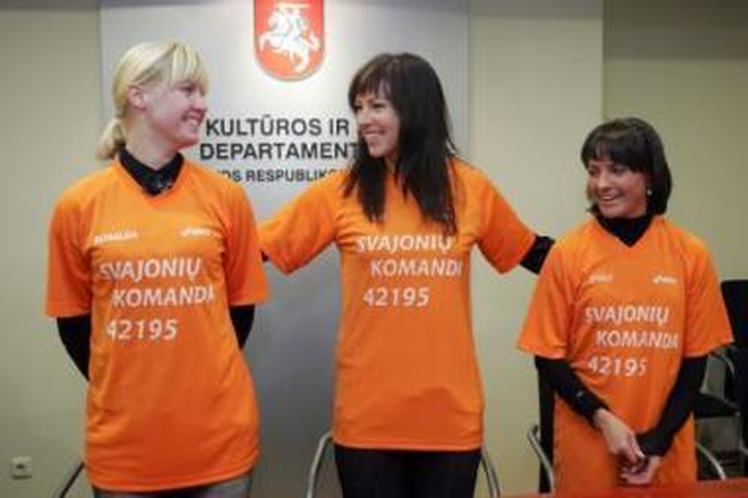 Naujovė: Lietuvos maratono bėgikės (iš kairės) R.Kergytė, R.Drazdauskaitė, Ž.Balčiūnaite bei šiuo metu išvykusi D.Lobačevskė susibūrė į komandą.